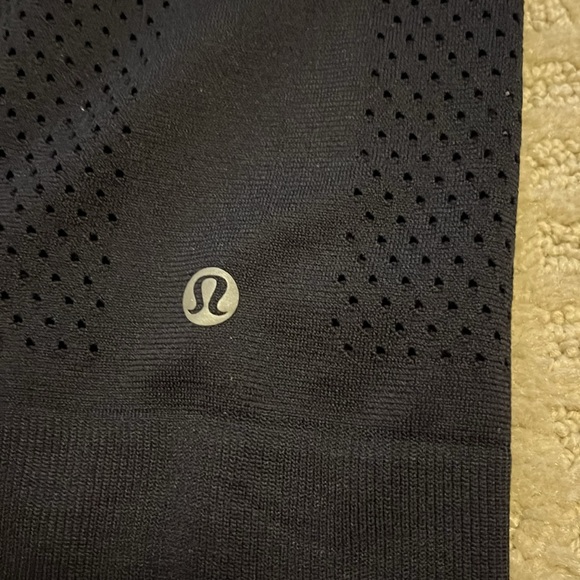 Lululemon sz 4 navy blue mesh breeze by muscle tank II - Picture 4 of 8